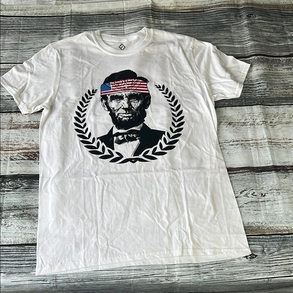 White Graphic T-Shirt with Abraham Lincoln Patriotic Design SZ Medium